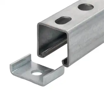 <strong>Applications</strong><ul> <li>Pour la transmission sûre des forces lors du montage de rails d’installation MPR en liaison avec des tiges filetées, chevilles et vis. </ul><br><strong>Avantages</strong><ul><li>Deux versions disponibles <li>Disponible en version lourde pour la transmission de grandes forces <li>Un recouvrement des bords empêche sûrement un élargissement de la rainure de rail</li></ul><br>_1